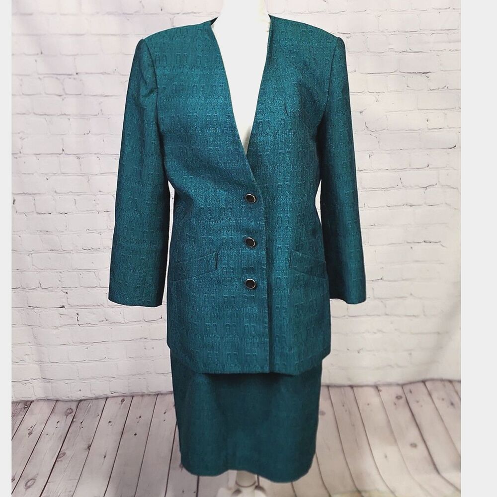 Sassco 2 piece skirt suit